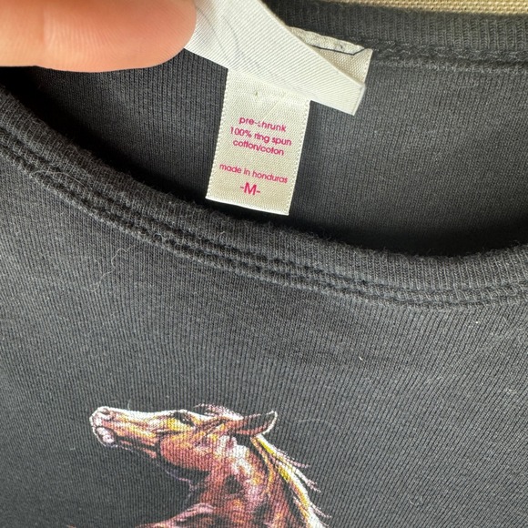 Artisans Womens Black Horse Lightning Graphic Baby Tee Shirt M Slim Fit READ - Picture 4 of 5